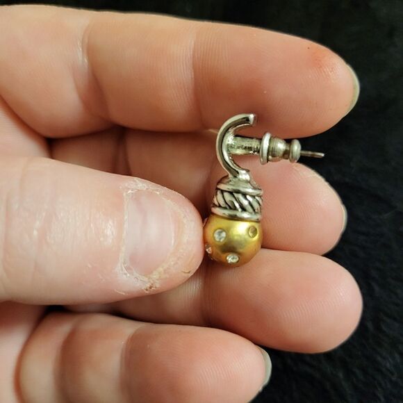 Elligant gold/silver earrings  - Picture 4 of 4